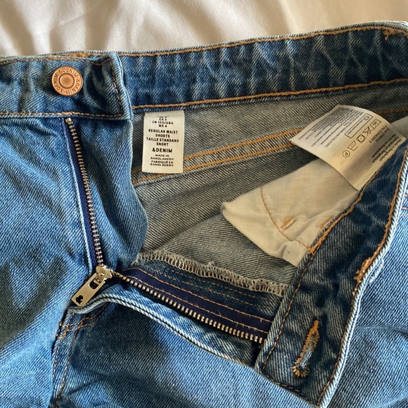 Perfect Condition Jean Shorts - Picture 3 of 4